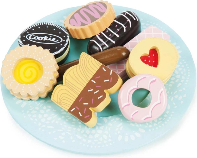Biscuits en bois sur assiette de service Le Toy Van