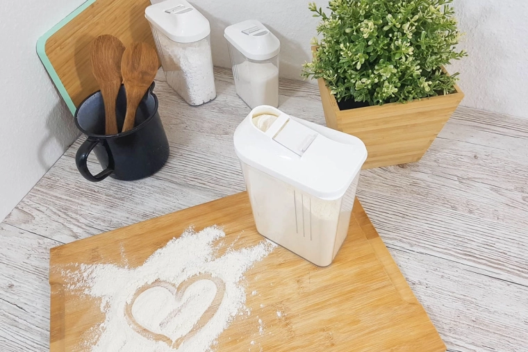 Practical lid for easy handling