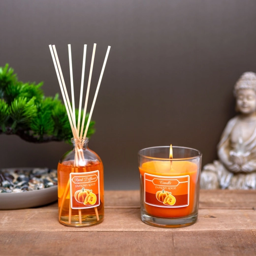 Cadeauset met geurkaars en geurstokjesdiffuser met de geur van pompoenkruiden