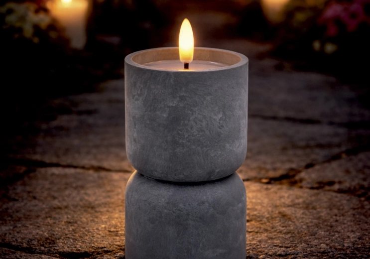 Bougie LED en forme de sablier avec effet béton 8 × 15 cm - 1 pièce