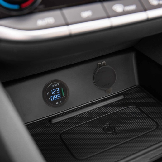 Prise USB encastrable pour voiture avec QC 3.0 et voltmètre