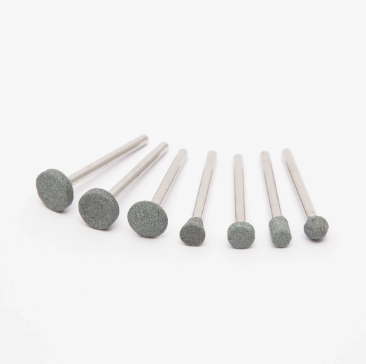 Jeu de pierres à meuler