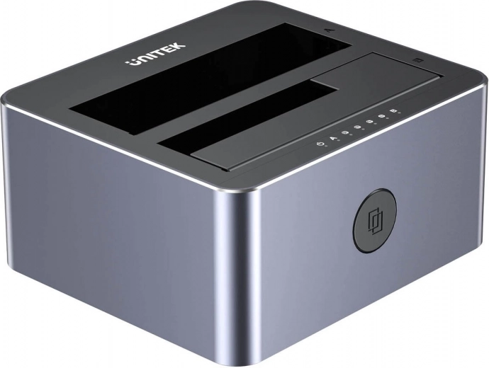 Desktop cloning dock for 2.5"/3.5" drives with USB‑C 10 Gbps