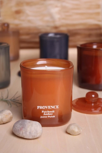 Bougie parfumée en verre Provence patchouli et ambre 25 heures