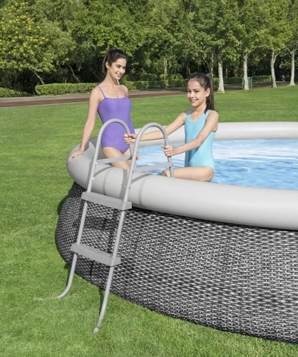 Safe entry and exit from the pool