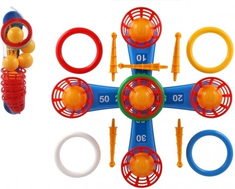 Kinder Wurfspiel mit Ringen und Körbchen mit Bällen im Netz
