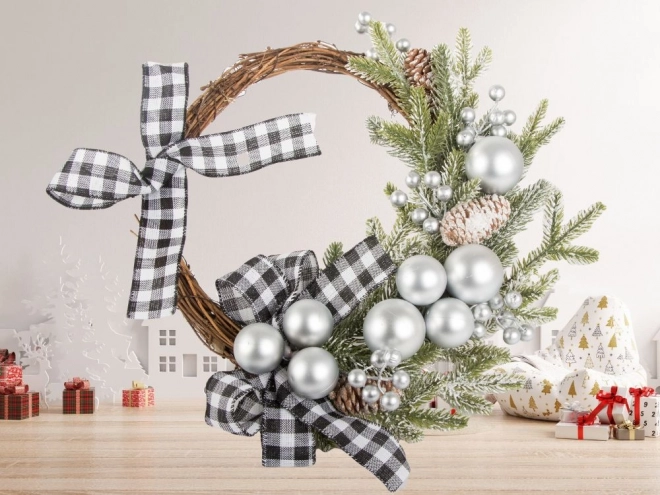 Weihnachtlicher dekorativer Kranz für Tür und Wand