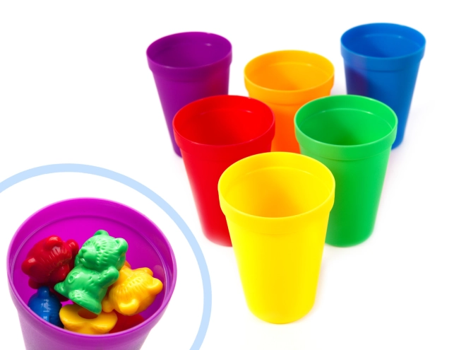 Tri dans des gobelets en silicone