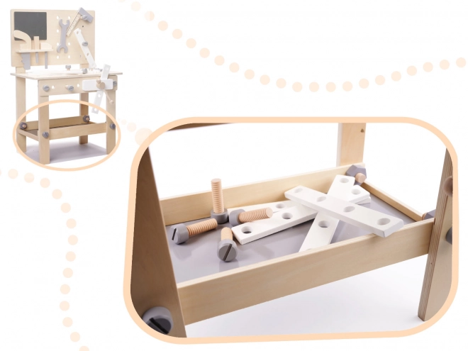 Houten werkplaats met gereedschap