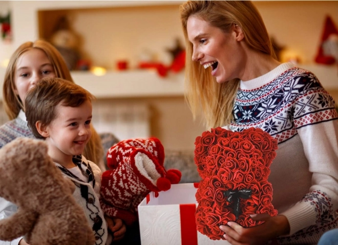 Ourson en pétales de roses dans une boîte cadeau