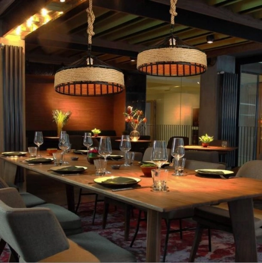 Flexible suspension and standard E27 socket