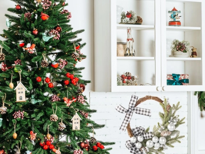 Weihnachtlicher dekorativer Kranz für Tür und Wand