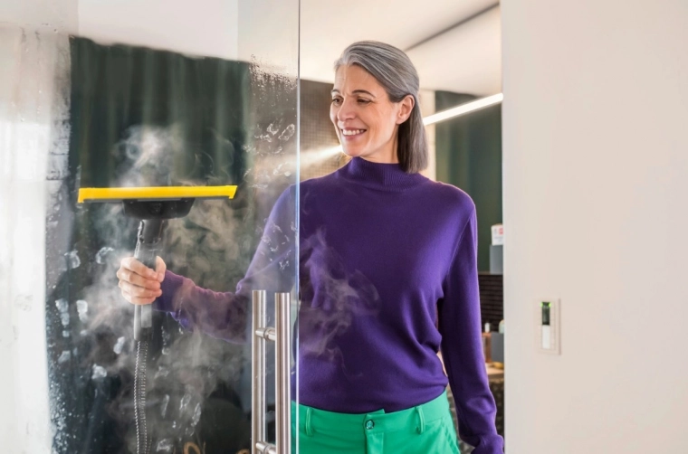 Long, flexible squeegee for streak-free cleaning