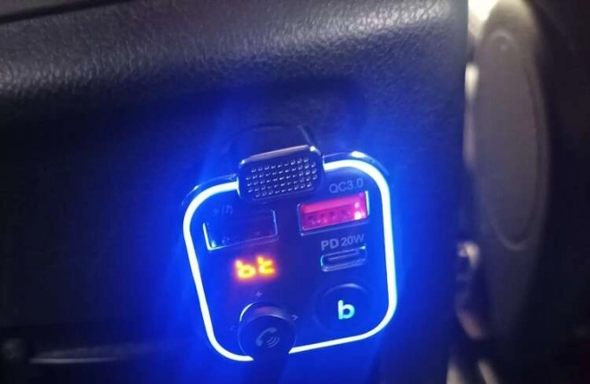 Bluetooth FM Transmitter Mit Ladegerät
