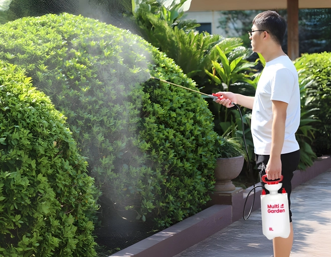 Garden Pressure Sprayer 8L by MultiGarden