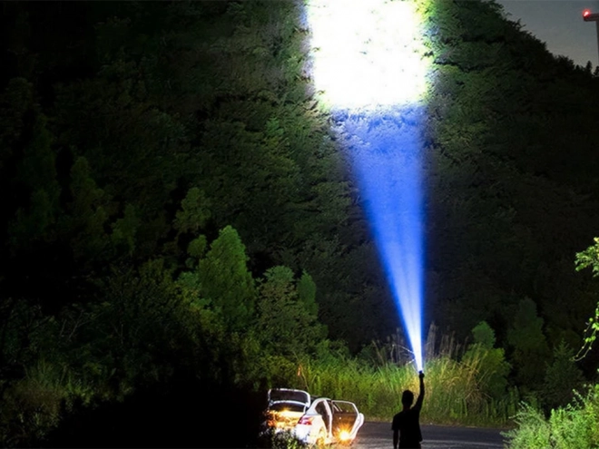 Leistungsstarke LED-Camping-Taschenlampe mit Akku