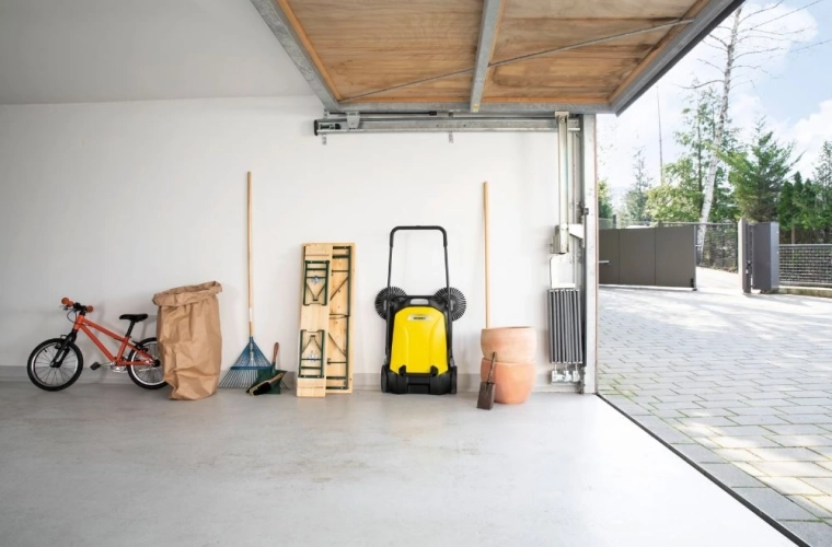 One-step folding and easy storage