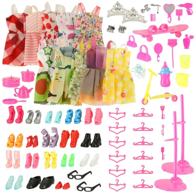 Kleding en accessoires voor poppen - 85 stuks