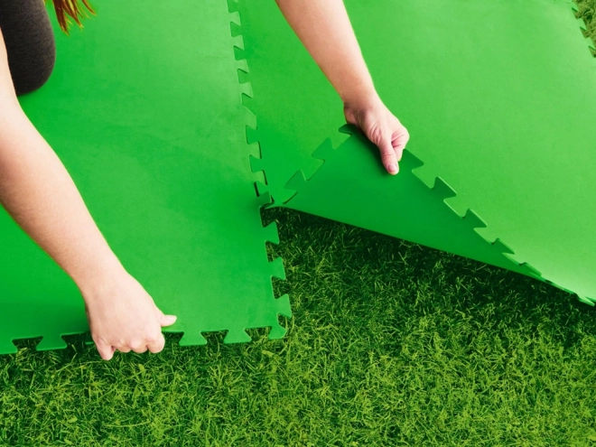 Grüne Schaumstoffmatte für Gartenschwimmbecken