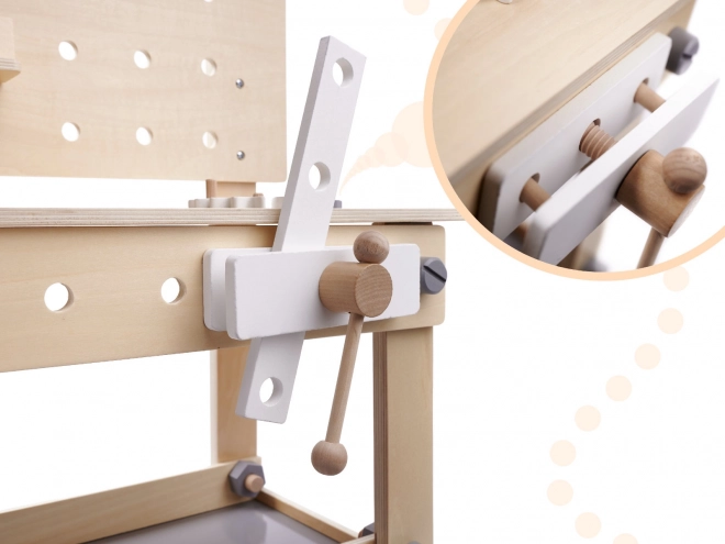 Houten werkplaats met gereedschap
