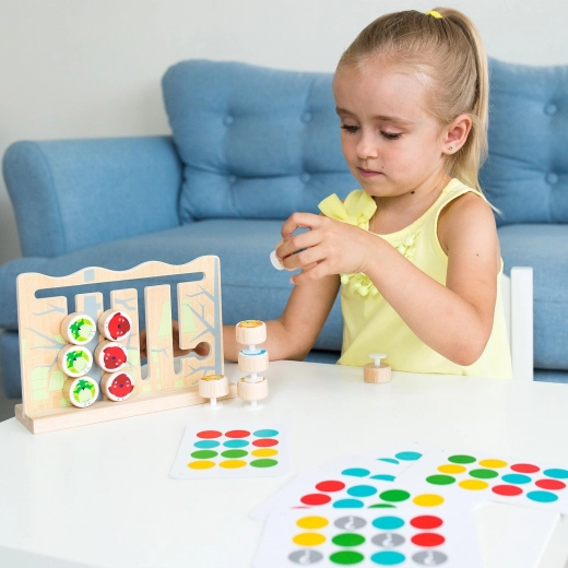 Pattern cards for logical thinking