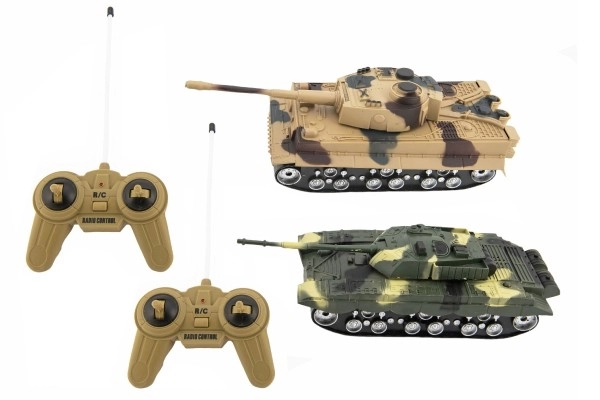 Twee RC-tanks 1:32 met effecten