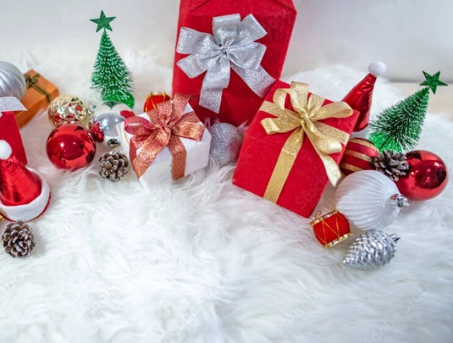 Flauschiger weißer Weihnachtsbaumunterleger