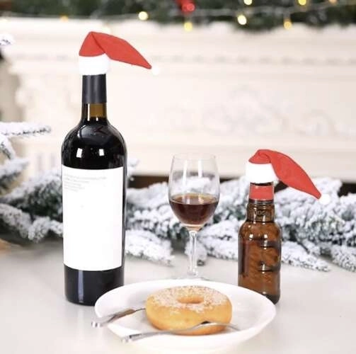 Weihnachtliche Besteckhüllen mit Nikolausmütze