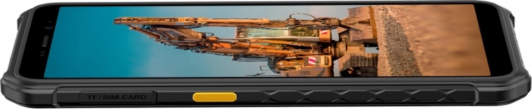 Écran compact 5,45" qui tient bien en main