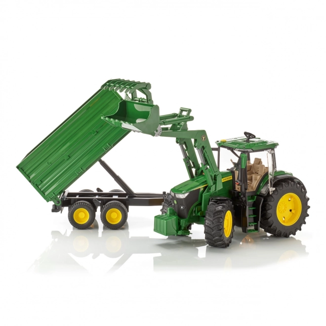 Tracteur John Deere 7R avec chargeur frontal et remorque