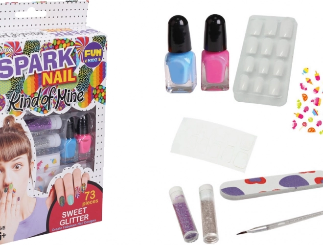 Nagelset met glitters en snoepjesmotieven