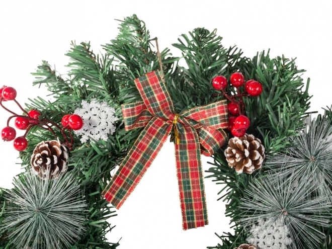 Weihnachtlicher Kranz mit Dekorationen