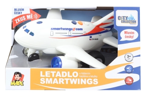 Vliegtuig Smartwings met aankondiging van de kapitein en stewardess