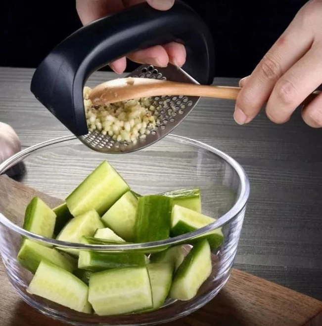 Clean serving into dishes