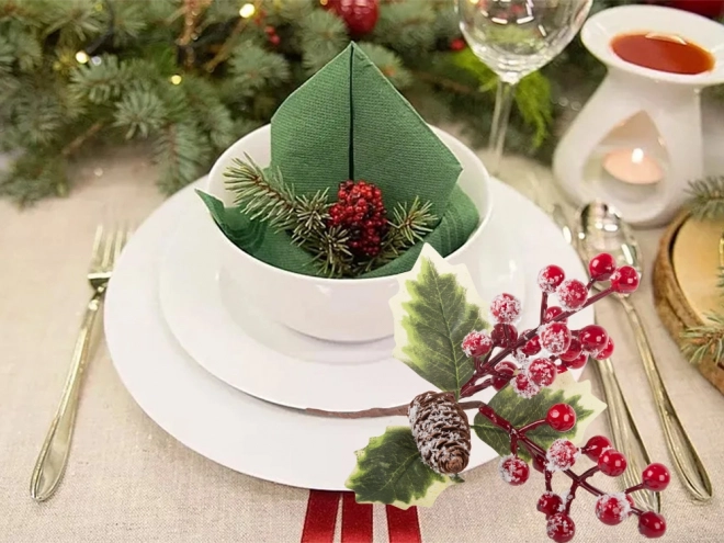 Weihnachtliche Tischdekoration mit Eberesche