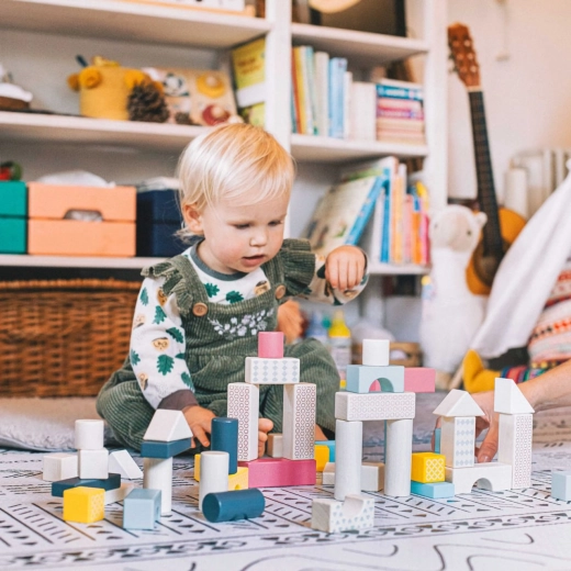 Colors, shapes and patterns for learning through play