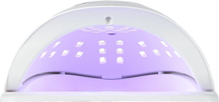 Snelle en gelijkmatige uitharding dankzij 45 LED