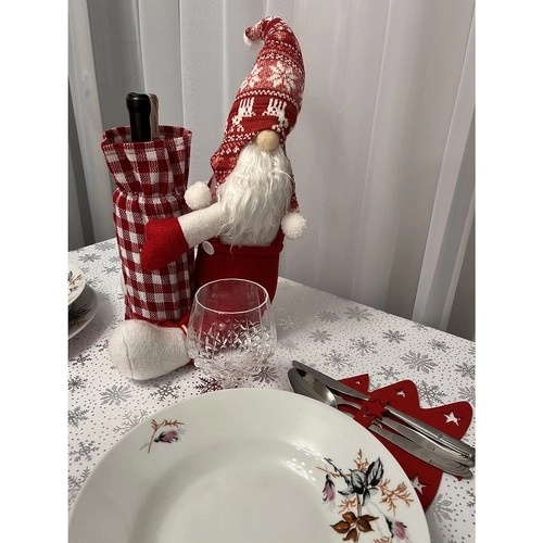 Weihnachtswichtel mit Flaschenhülle