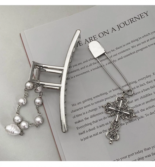Decoratieve haarclip met zilveren pareltjes