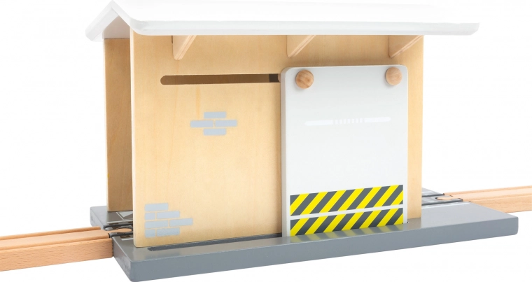 Functional depot with sliding wall and pulley