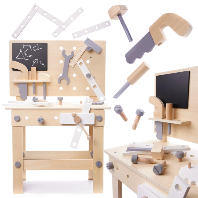 Houten werkplaats met gereedschap