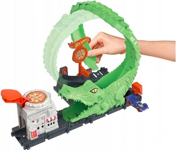 Large transparent loop with crocodile jaws