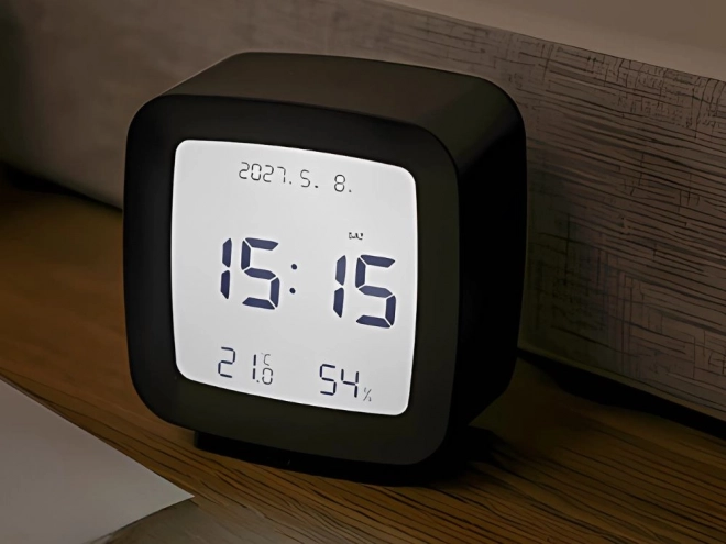 Digital alarm clock with LCD display and temperature and humidity measurement