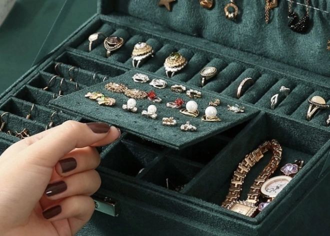 Elegant Green Jewelry Box