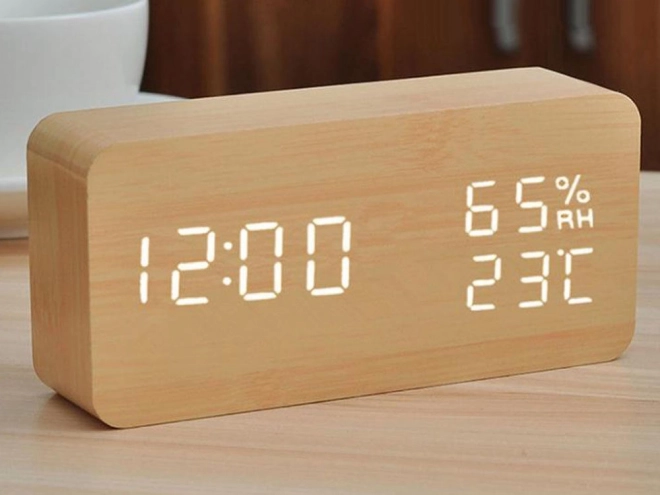 Moderner elektronischer Wecker mit USB