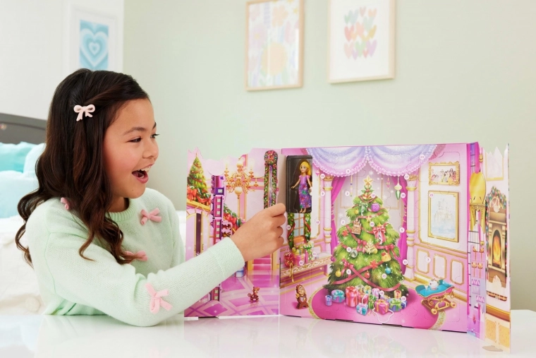 Fold-out Christmas scene for instant play