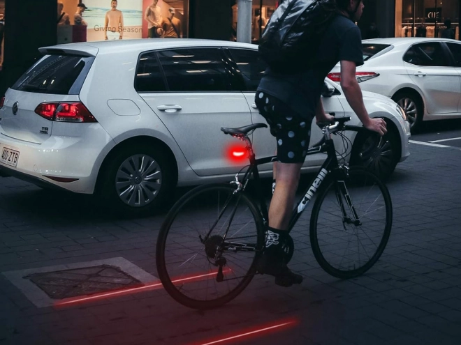 Achterlicht voor de fiets met LED en laser