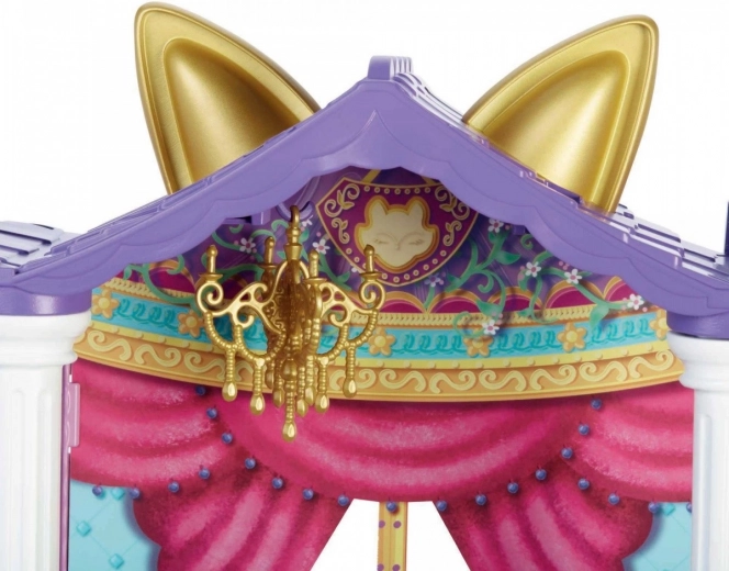 Royal décor and a stage of dreams