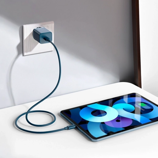 Compact voor op reis + kabel in de verpakking