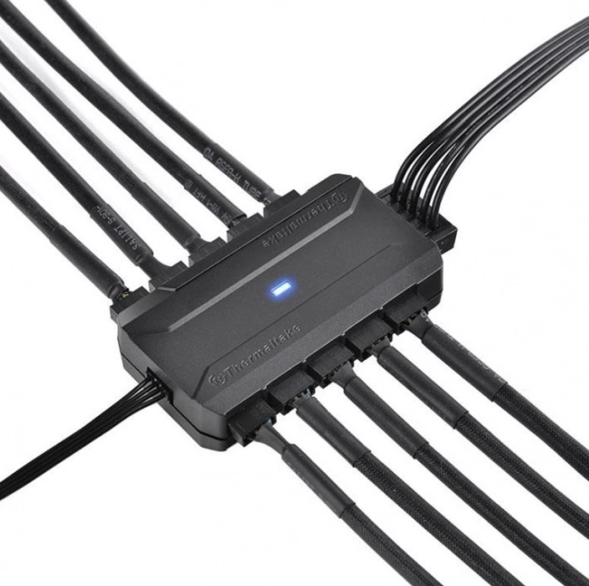concentrateur Thermaltake Commander FP pour ventilateurs PWM avec 10 ports